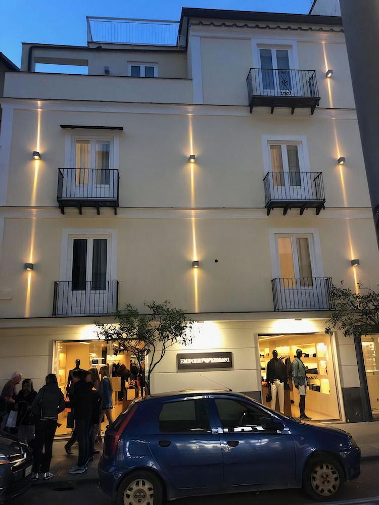 Alojamento de Acomodação e Pequeno-almoço Palazzo Tritone & Abagnale 3*