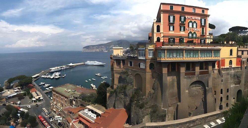 Alojamento de Acomodação e Pequeno-almoço Palazzo Tritone & Abagnale